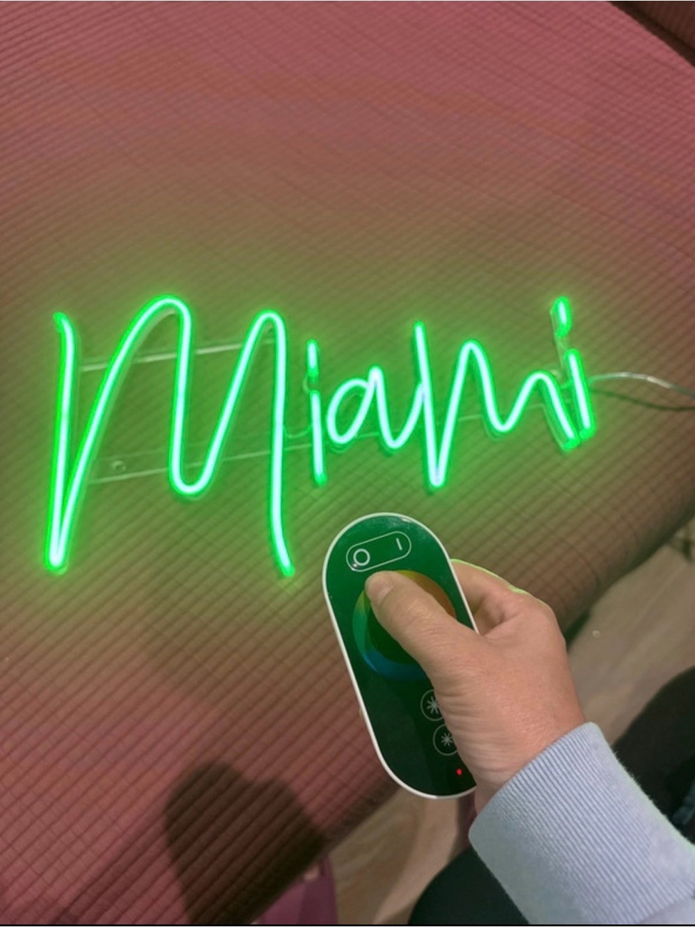 LED 'Miami' Script Neon Sign - Red Holiday Wall Light - Picture 4 of 6